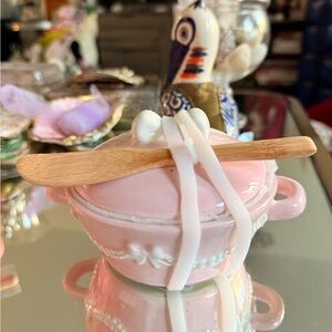 Maison Home Pink Ceramic Mini dutch oven with lid and Spreader